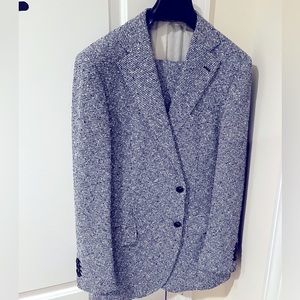 Brand New LAZIO LIGHT BLUE
HOUNDSTOOTH SUIT (42R) by SUITSUPPLY